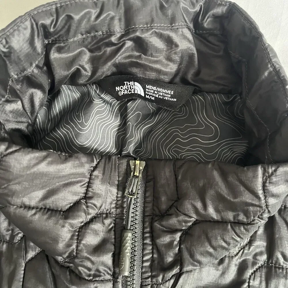The North Face Thermoball Trekker Men Medium Puffer Jacket Black Packable *Flaws